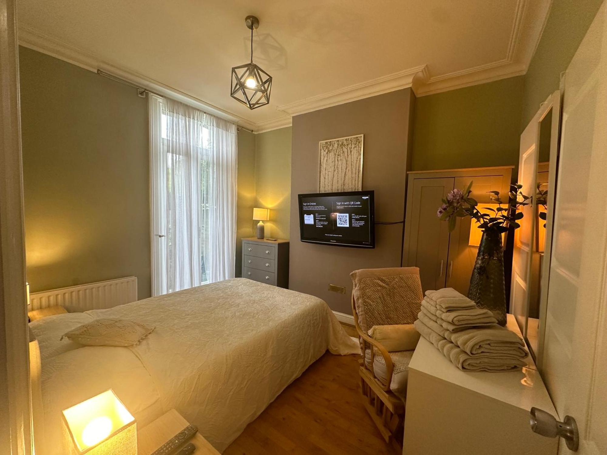 My Sky Secret Garden 1 Bedroom Лондон Екстериор снимка