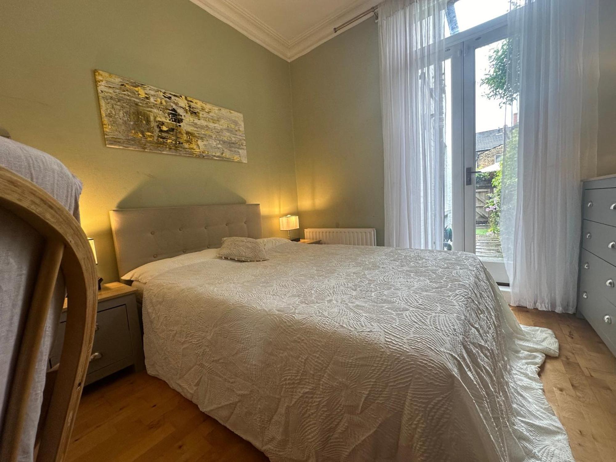 My Sky Secret Garden 1 Bedroom Лондон Екстериор снимка