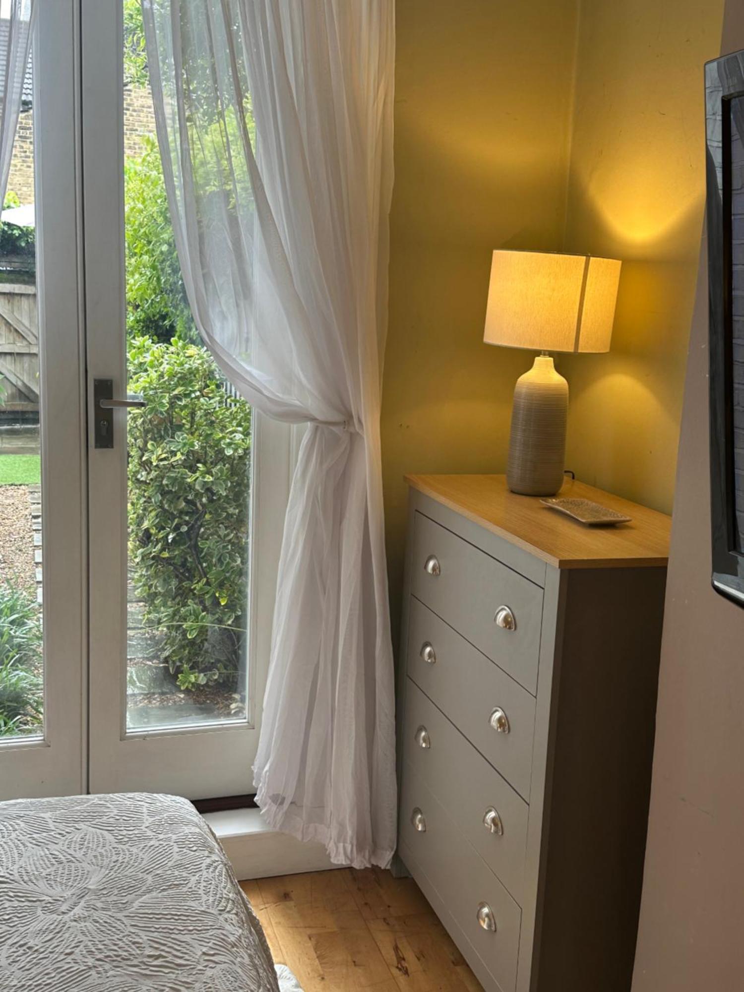 My Sky Secret Garden 1 Bedroom Лондон Екстериор снимка