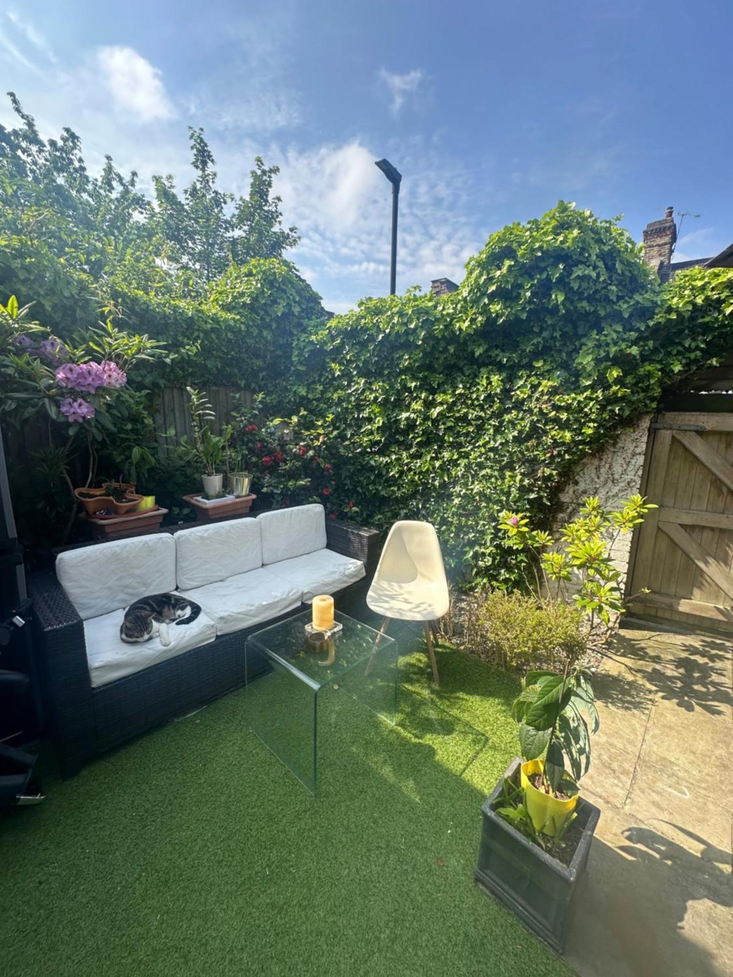 My Sky Secret Garden 1 Bedroom Лондон Екстериор снимка
